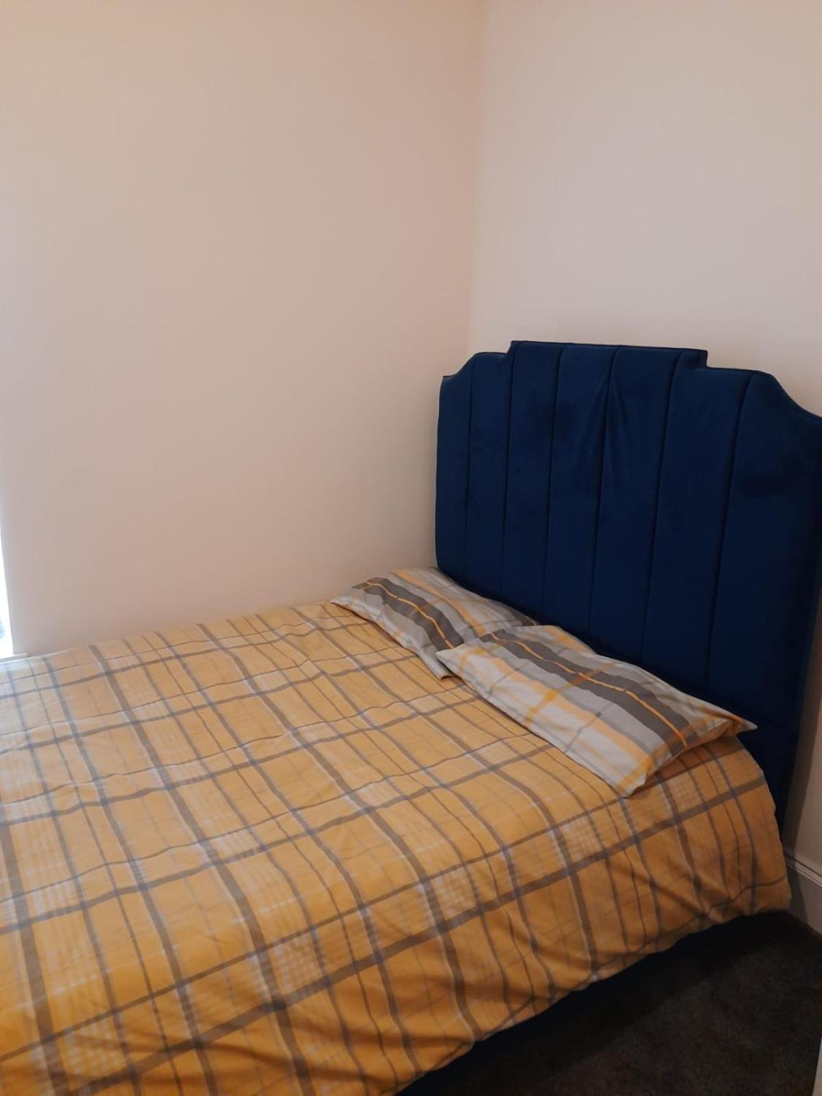 Lovely Bedroom With Shared Kitchen & Bathroom Free Parking Walsall Exterior foto